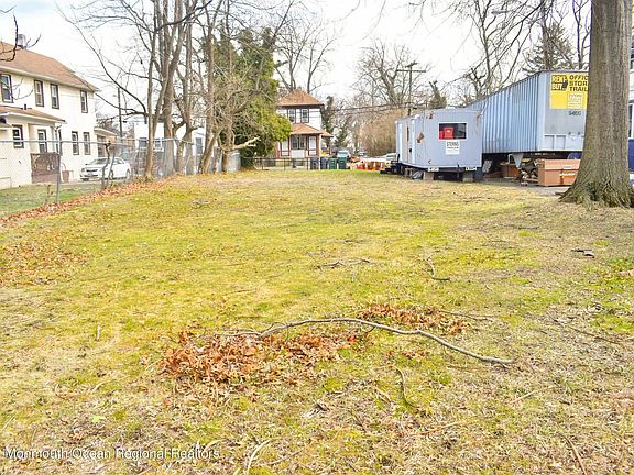 3rd image of 129 De Witt Ave