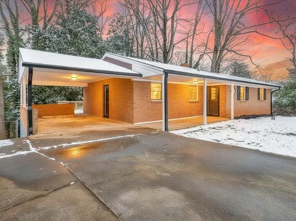 115 Lakemont Ct, Martinsville, VA 24112