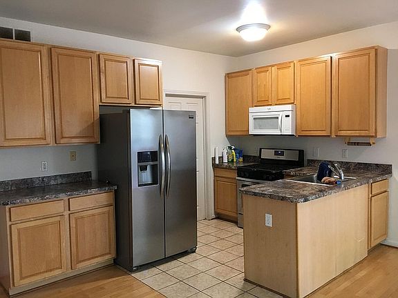 2nd image of 38220 Saratoga Cir #1