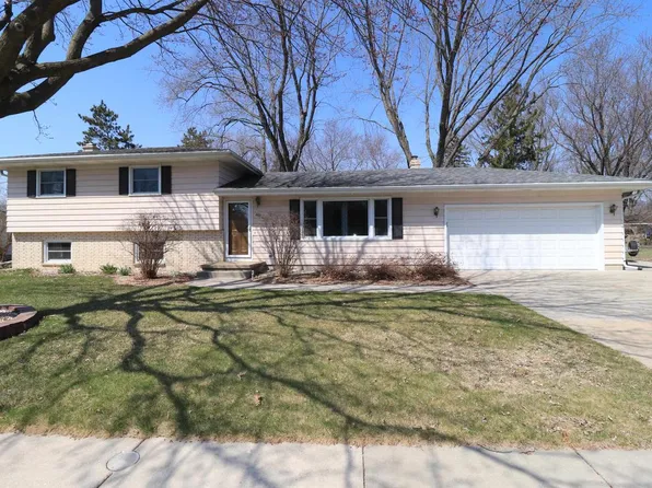 422 Woodview Drive, Sun Prairie, WI 53590