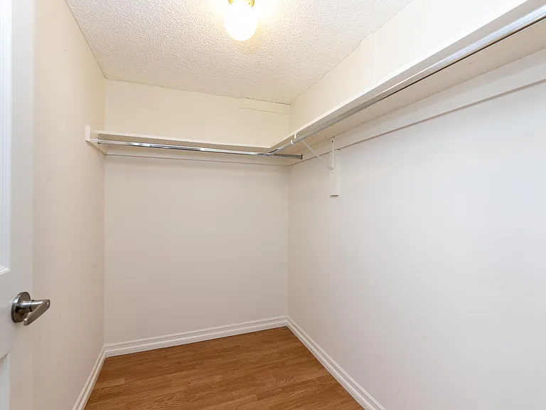 12416 Magnolia Blvd #9 — Photo 17