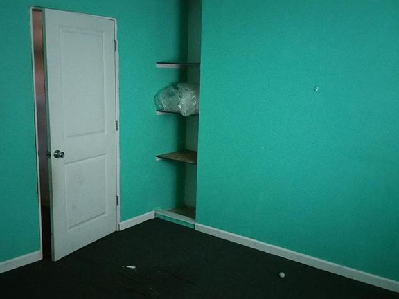 5th image of 252 Burton St