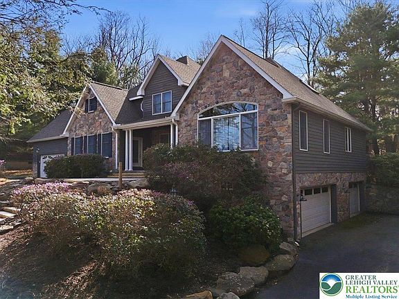 3rd image of 109 Lake Dr