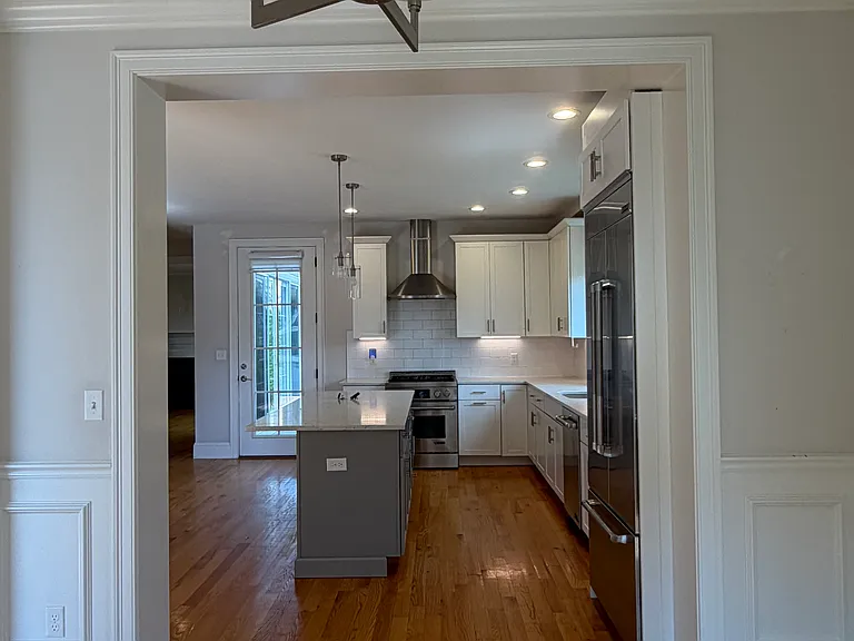 896 Chestnut St #2 — Photo 3
