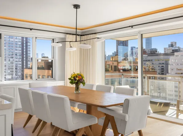 150 East 69th Street image 4 of 13