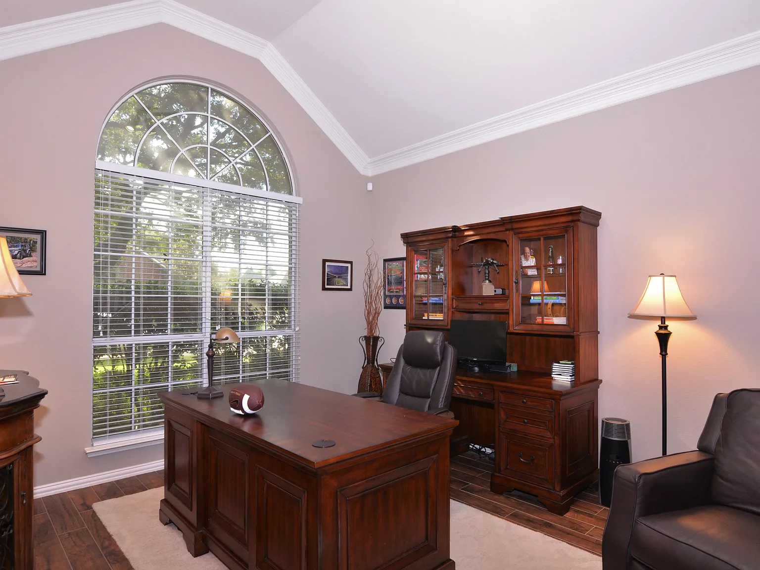 4 bed, 3.5 bath, 3559 sqft, $4,650 — Photo 3