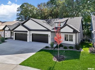1319 Heights Ct, Bettendorf, IA
