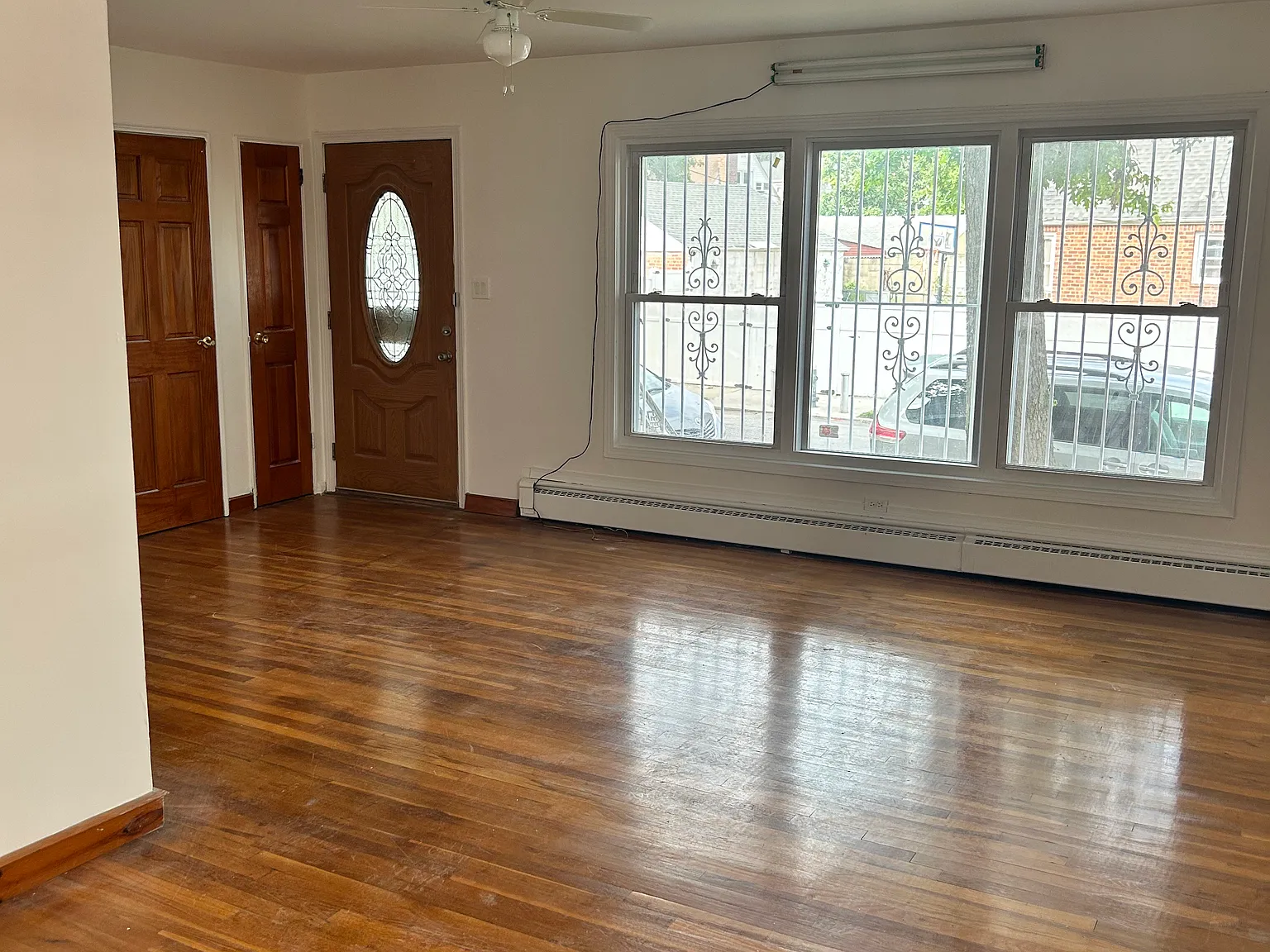 4 bed, 2500 sqft, $4,200 — Photo 1