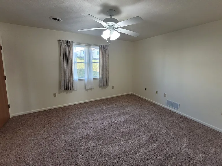 100 Sterling Hills Dr — Photo 39