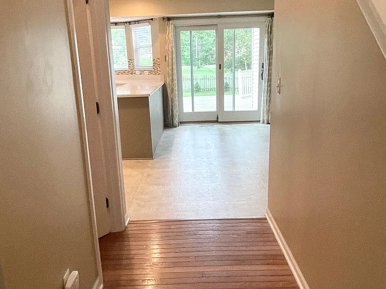 5583 Barney Dr — Photo 2