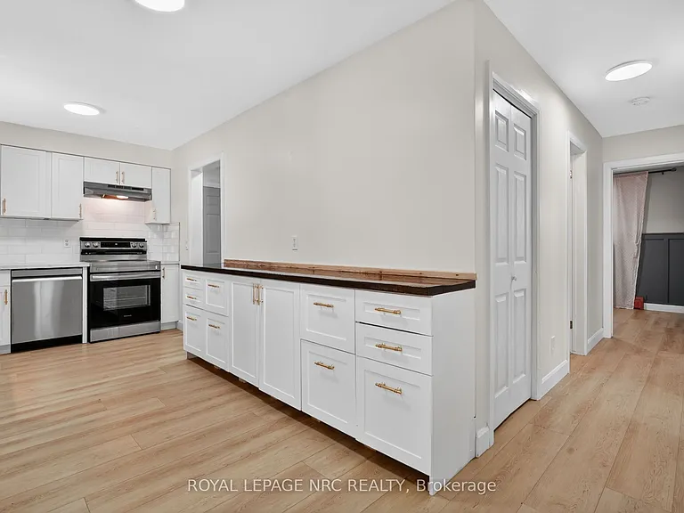 268 Henrietta St — Photo 15