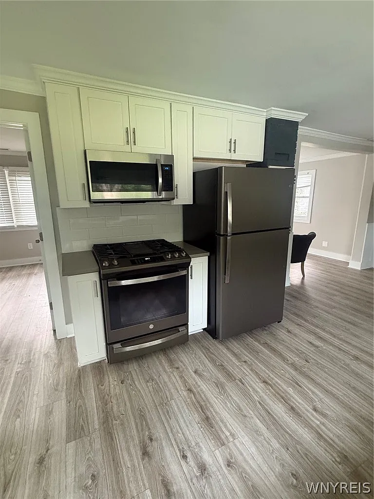 2 bed, 1.0 bath, 868 sqft, $2,300 — Photo 2