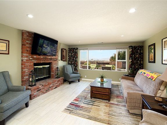 3rd image of 957 E Moonlite Dr