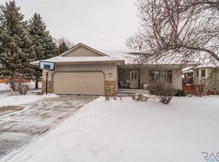 2700 S Avondale Ct, Sioux Falls, SD 57110