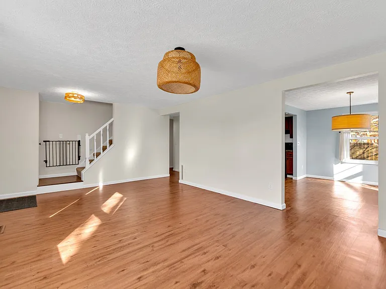 880 Ruskin Dr — Photo 8