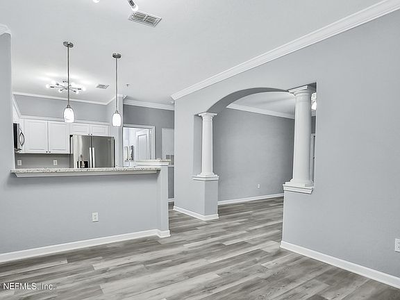5th image of 8290 GATE Parkway #1201