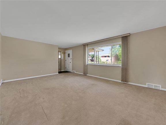5th image of 442 Englewood Dr