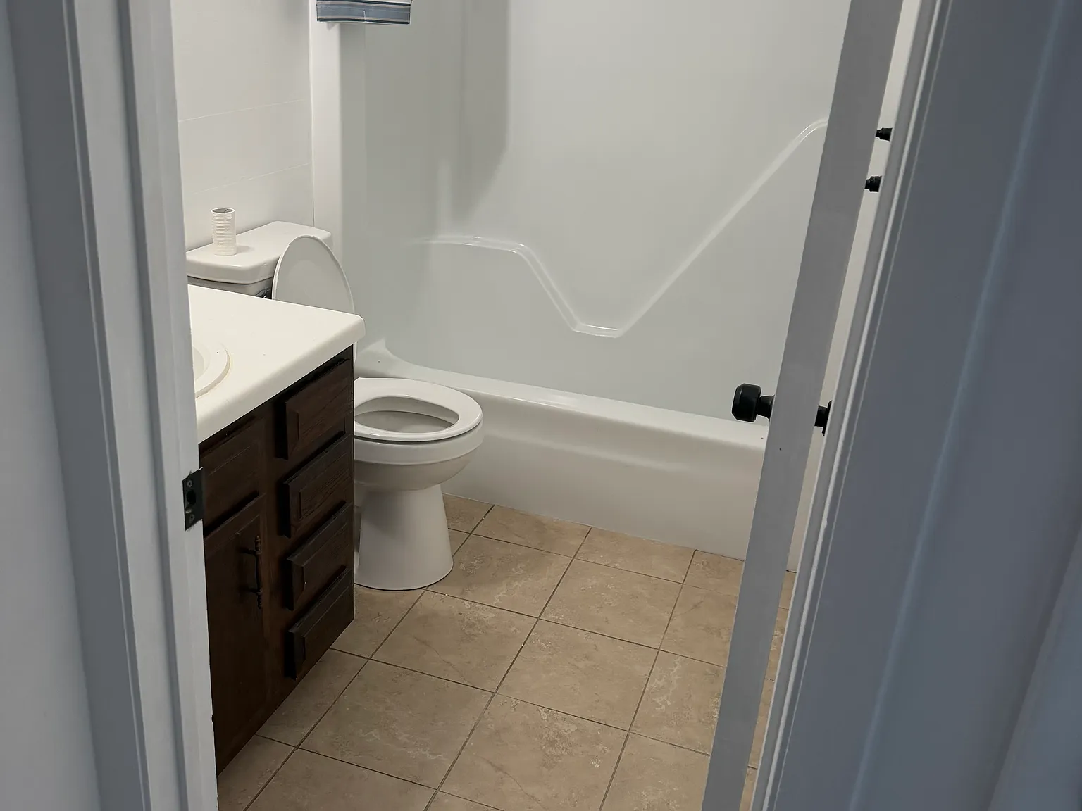 3 bed, 2.5 bath, 1307 sqft, $1,995 — Photo 3
