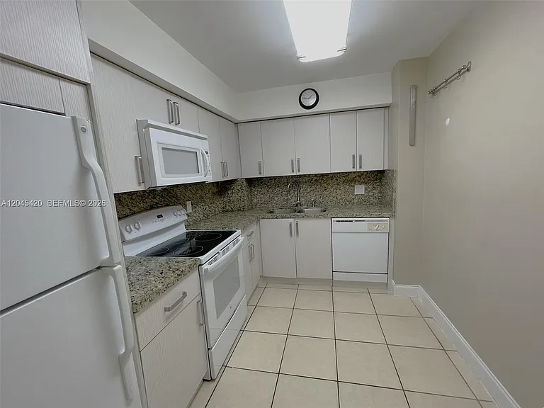 3900 N Hills Dr #108 — Photo 2