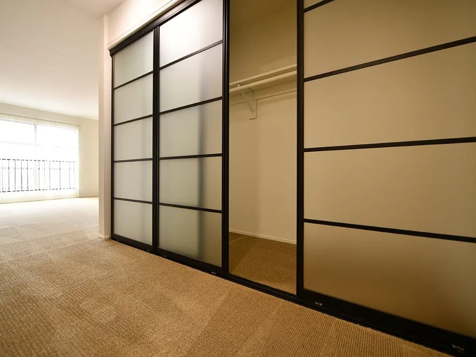 Building Photo 5
