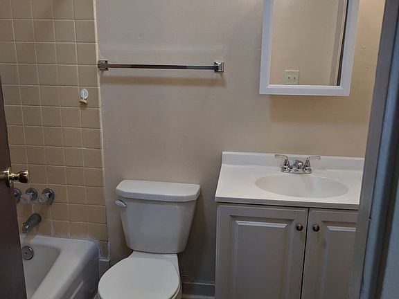 5th image of 1103 25th St APT C5