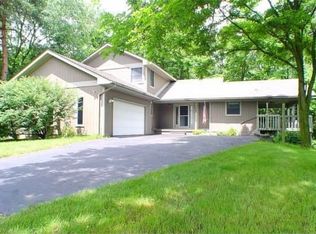 9085 Pine Hill Trl, Fenton, MI