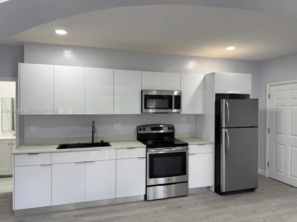 3171 SW 26th St #3, Miami, FL 33133