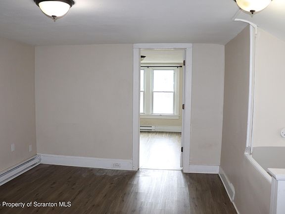 3rd image of 105 Sambourne St APT 3