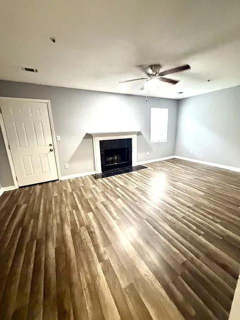 3 bed, 2.5 bath, 975 sqft, $1,595 — Photo 3