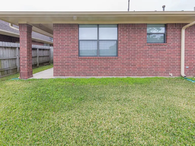 125 Live Oak Ln — Photo 5