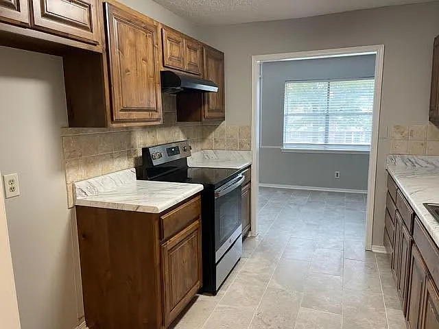 3 bed, 1472 sqft, $1,745 — Photo 4