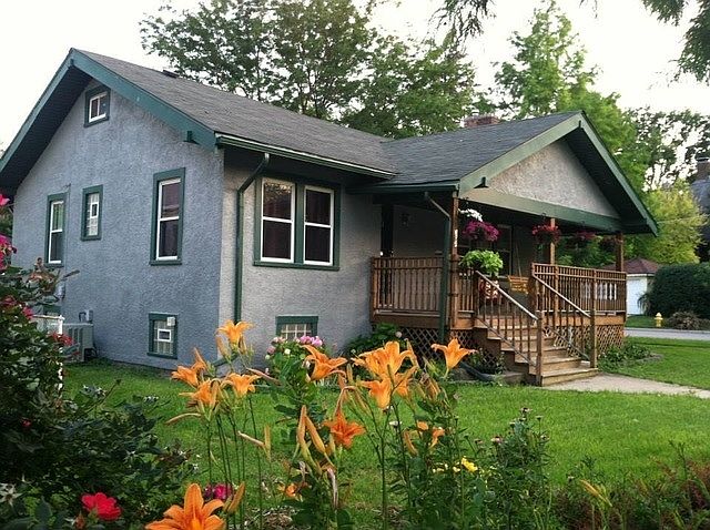 1st image of 304 E Cossitt Ave