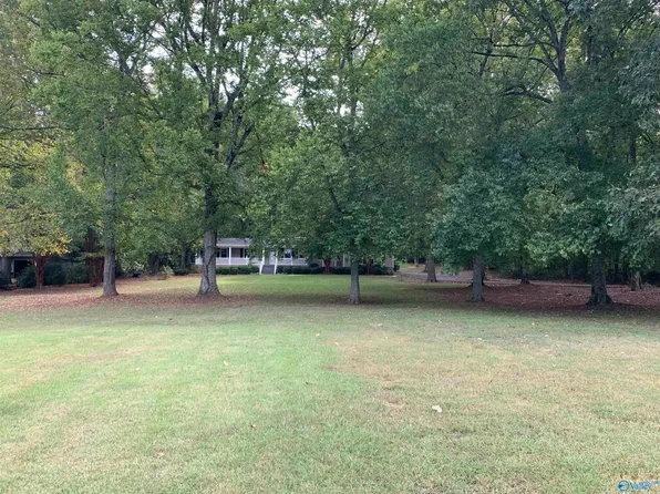 205 Eastwood Dr, Owens X Rds, AL 35763