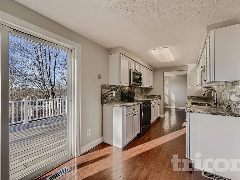 7 Randolph Springs Ct — Photo 2
