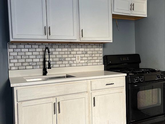 5th image of 1319 E Carey St
