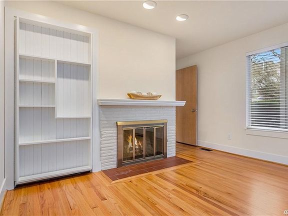 4th image of 703 122nd Ave NE APT A