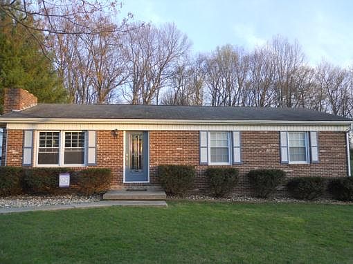 1st image of 835 Rolling Hills Dr
