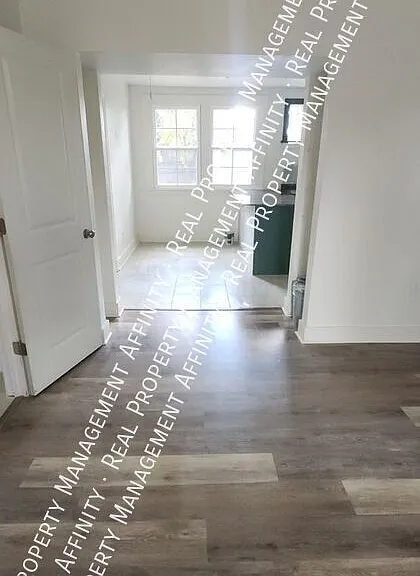 453 E Dison Ave — Photo 3