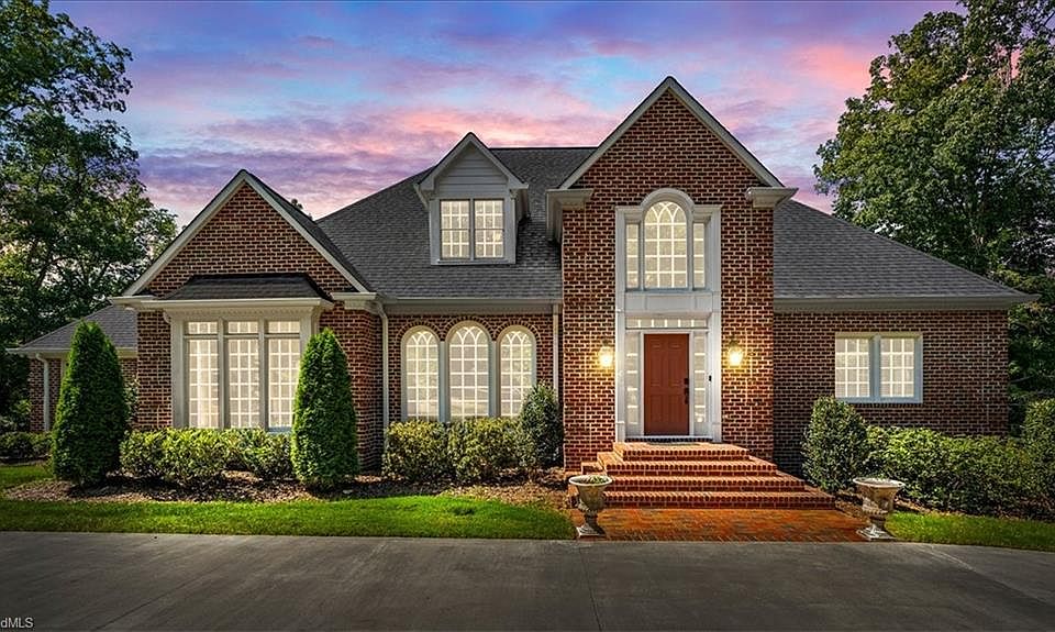 1st image of 403 Cascade Dr