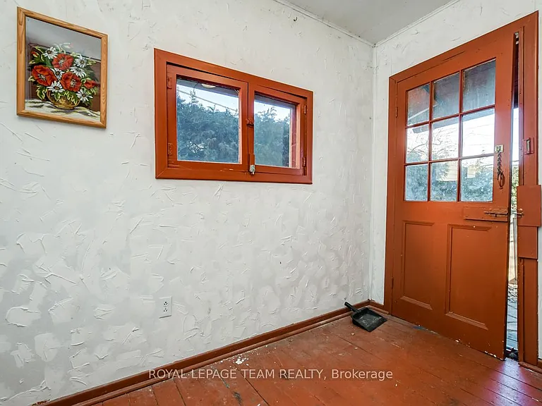 995 Gladstone Ave — Photo 24