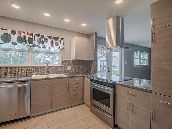 4th image of 1400 Oldfield Dr