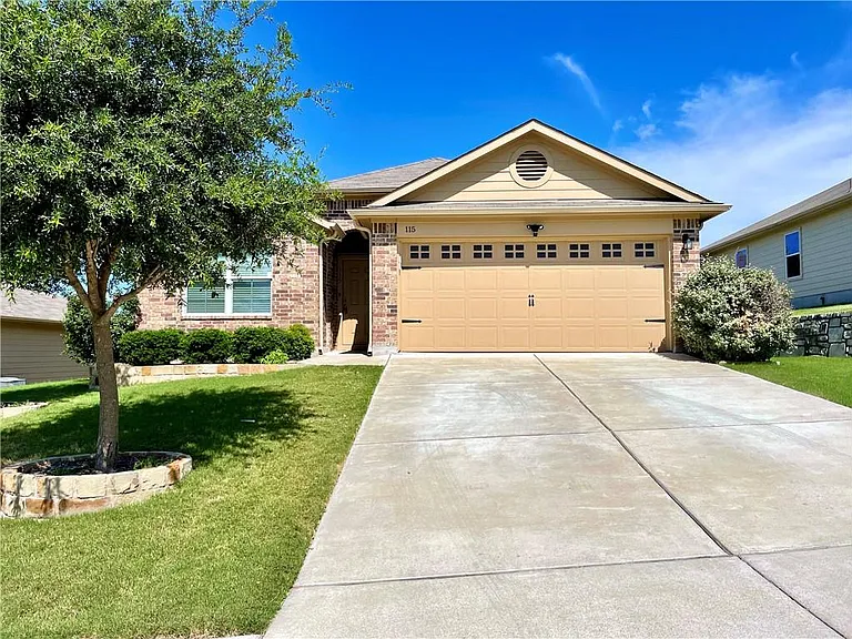 115 Leona River Trl — Photo 2