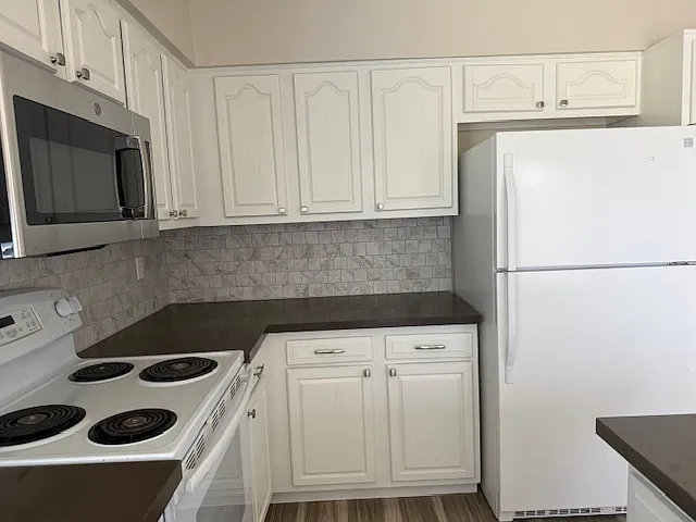 2202 W El Moro Ave — Photo 9