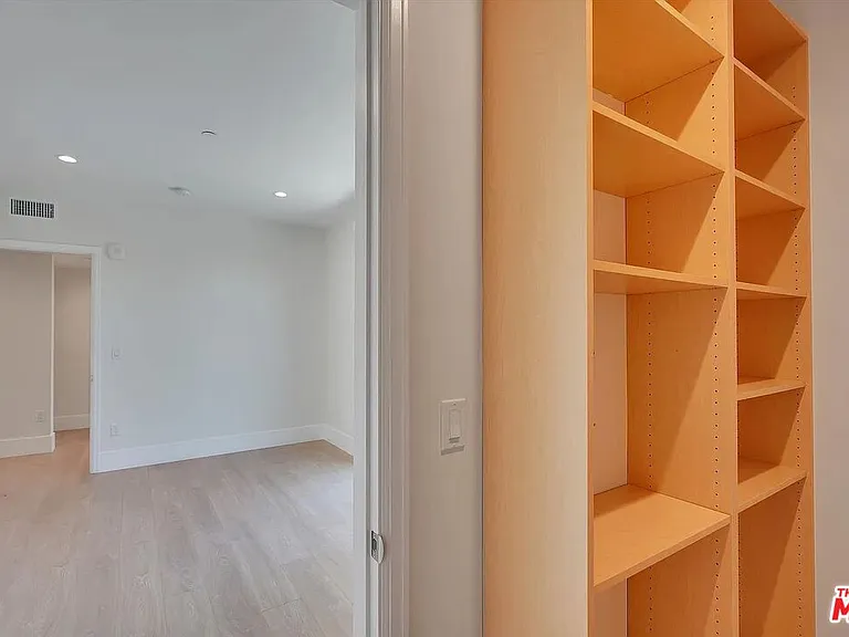 14419 Riverside Dr #306 — Photo 17
