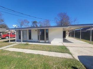 692 Middleton Dr, Bridge City, TX 77611