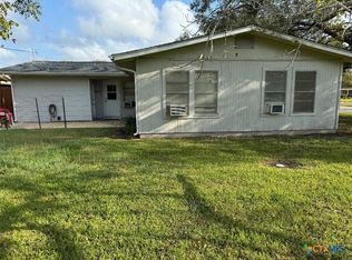 1421 Justice Dr, Port Lavaca, TX 77979