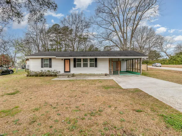 592 S Lincoln St, Coats, NC 27521