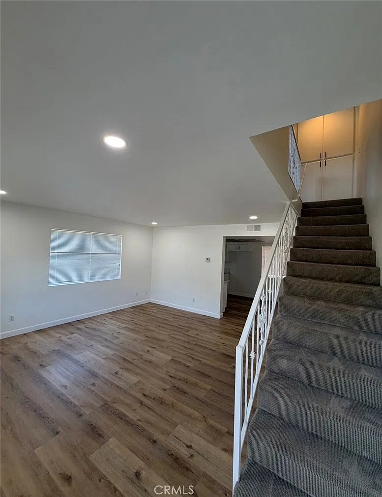 2 bed, 1.5 bath, 1100 sqft, $2,700 — Photo 2