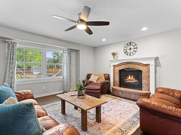 4th image of 2801 Blue Leaf Dr