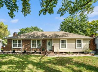 1820 SW Keystone Dr, Blue Springs, MO 64014